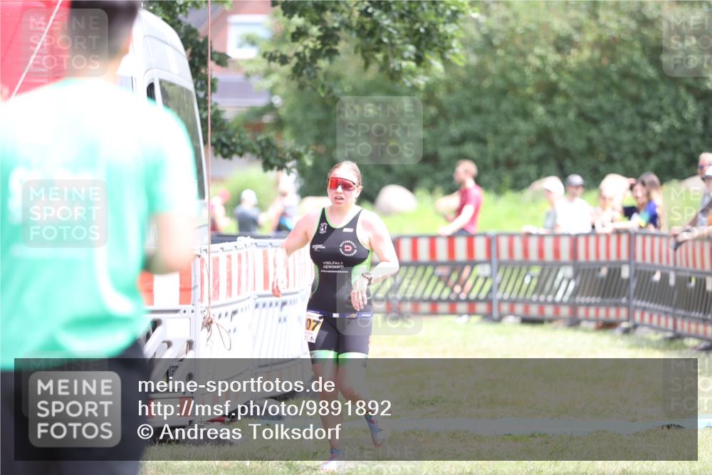 21.06.2026 - 29. Vierlanden-Triathlon Andreas Tolksdorf http://msf.ph/oto/9891892 21.06.2026 13:31:19 Ziel 1007, 1016, 1007, 1016 meine-sportfotos.de