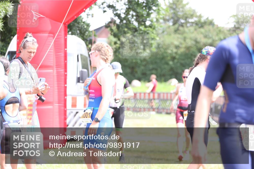 21.06.2026 - 29. Vierlanden-Triathlon Andreas Tolksdorf http://msf.ph/oto/9891917 21.06.2026 13:31:56 Ziel 163, 1021, 163, 1021 meine-sportfotos.de