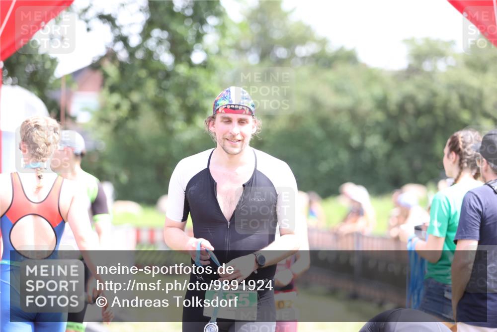 21.06.2026 - 29. Vierlanden-Triathlon Andreas Tolksdorf http://msf.ph/oto/9891924 21.06.2026 13:31:58 Ziel 1021, 1021 meine-sportfotos.de