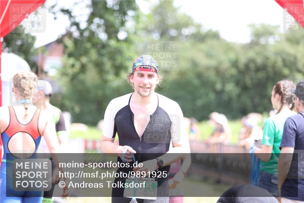 21.06.2026 - 29. Vierlanden-Triathlon Andreas Tolksdorf http://msf.ph/oto/9891925 21.06.2026 13:31:58 Ziel 1021, 1021 meine-sportfotos.de