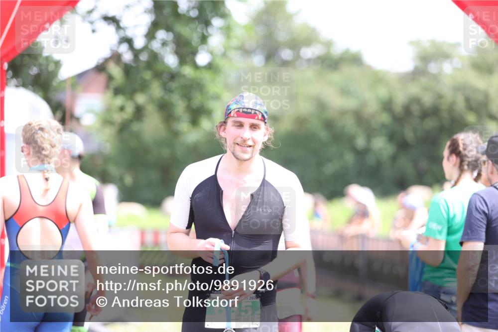 21.06.2026 - 29. Vierlanden-Triathlon Andreas Tolksdorf http://msf.ph/oto/9891926 21.06.2026 13:31:58 Ziel 1021, 1021 meine-sportfotos.de