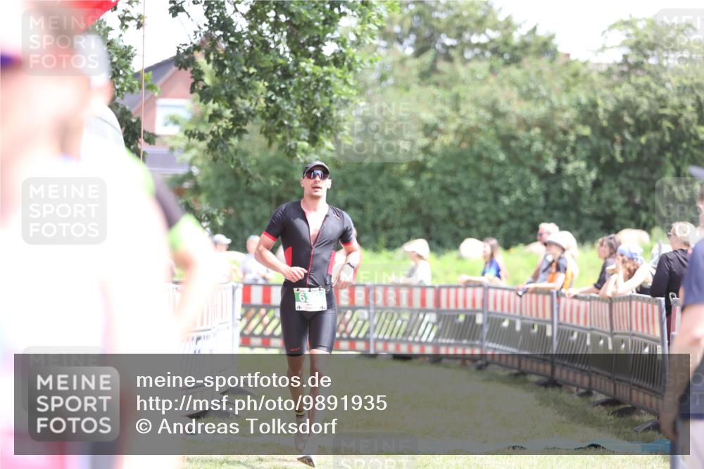 21.06.2026 - 29. Vierlanden-Triathlon Andreas Tolksdorf http://msf.ph/oto/9891935 21.06.2026 13:32:11 Ziel 636, 987, 636, 987 meine-sportfotos.de