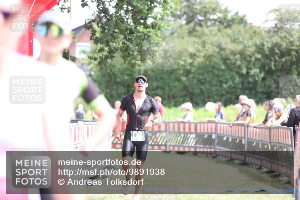 21.06.2026 - 29. Vierlanden-Triathlon Andreas Tolksdorf http://msf.ph/oto/9891938 21.06.2026 13:32:11 Ziel 636, 987, 636, 987 meine-sportfotos.de