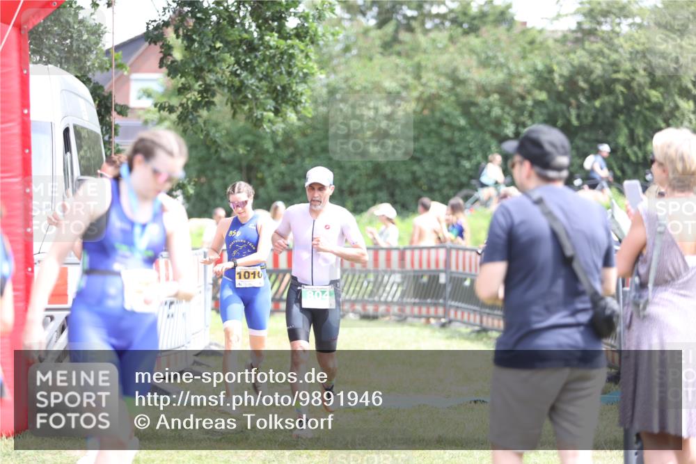 21.06.2026 - 29. Vierlanden-Triathlon Andreas Tolksdorf http://msf.ph/oto/9891946 21.06.2026 13:32:29 Ziel 683, 769, 804, 900, 986, 1003, 1010, 683, 769, 804, 900, 986, 1003, 1010 meine-sportfotos.de