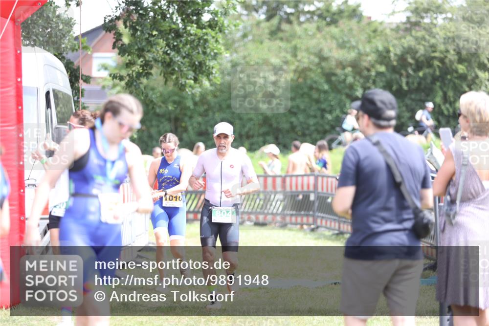 21.06.2026 - 29. Vierlanden-Triathlon Andreas Tolksdorf http://msf.ph/oto/9891948 21.06.2026 13:32:29 Ziel 683, 769, 804, 900, 986, 1003, 1010, 683, 769, 804, 900, 986, 1003, 1010 meine-sportfotos.de