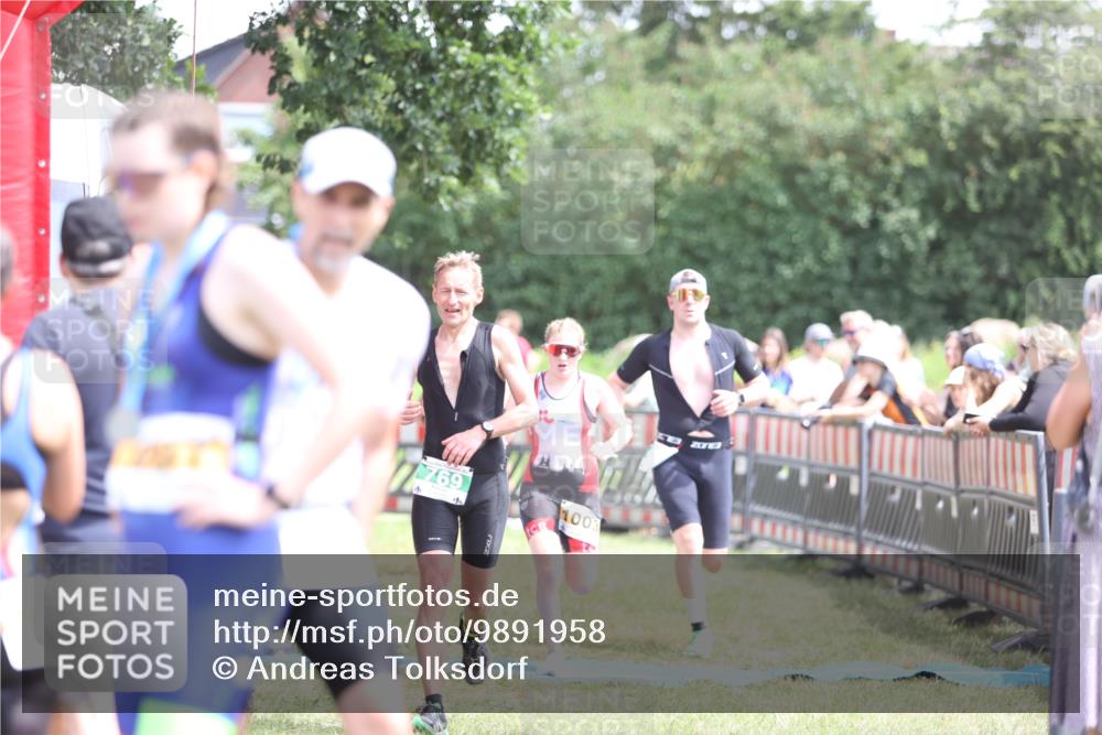 21.06.2026 - 29. Vierlanden-Triathlon Andreas Tolksdorf http://msf.ph/oto/9891958 21.06.2026 13:32:36 Ziel 683, 769, 986, 1003, 683, 769, 986, 1003 meine-sportfotos.de