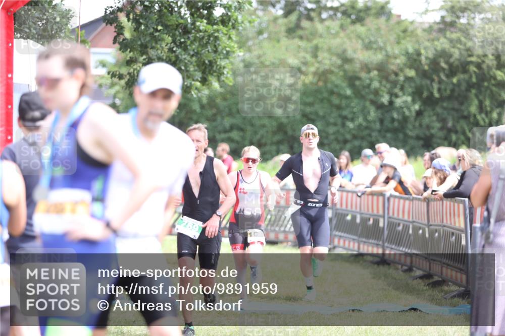 21.06.2026 - 29. Vierlanden-Triathlon Andreas Tolksdorf http://msf.ph/oto/9891959 21.06.2026 13:32:36 Ziel 683, 769, 986, 1003, 683, 769, 986, 1003 meine-sportfotos.de