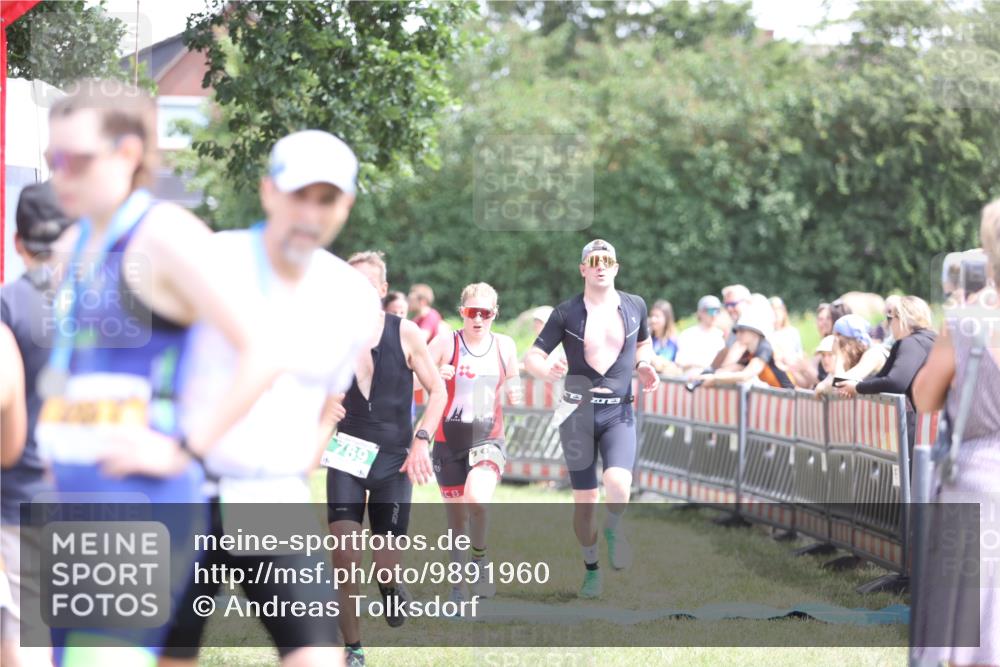 21.06.2026 - 29. Vierlanden-Triathlon Andreas Tolksdorf http://msf.ph/oto/9891960 21.06.2026 13:32:36 Ziel 683, 769, 986, 1003, 683, 769, 986, 1003 meine-sportfotos.de