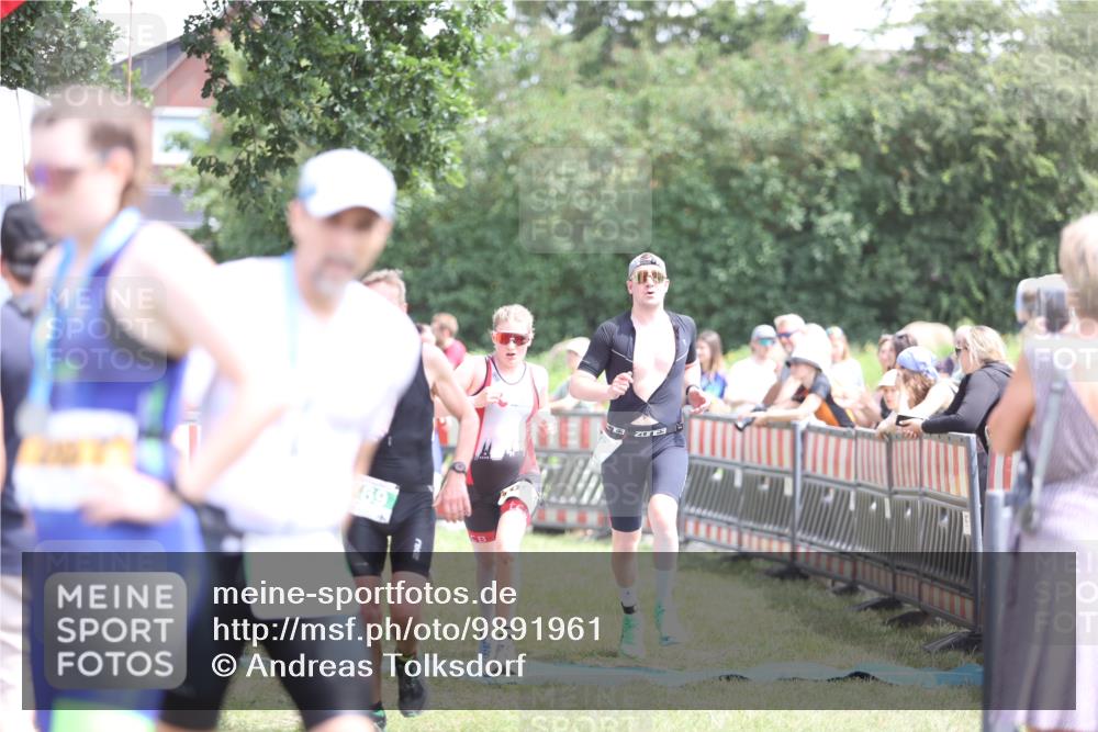 21.06.2026 - 29. Vierlanden-Triathlon Andreas Tolksdorf http://msf.ph/oto/9891961 21.06.2026 13:32:36 Ziel 683, 769, 986, 1003, 683, 769, 986, 1003 meine-sportfotos.de