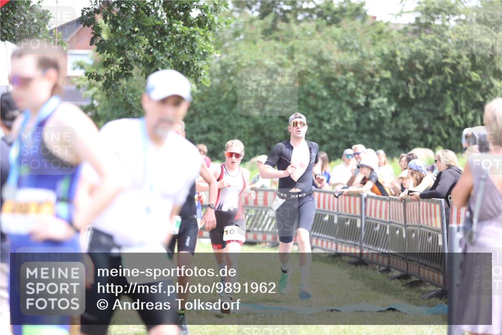 21.06.2026 - 29. Vierlanden-Triathlon Andreas Tolksdorf http://msf.ph/oto/9891962 21.06.2026 13:32:36 Ziel 683, 769, 986, 1003, 683, 769, 986, 1003 meine-sportfotos.de