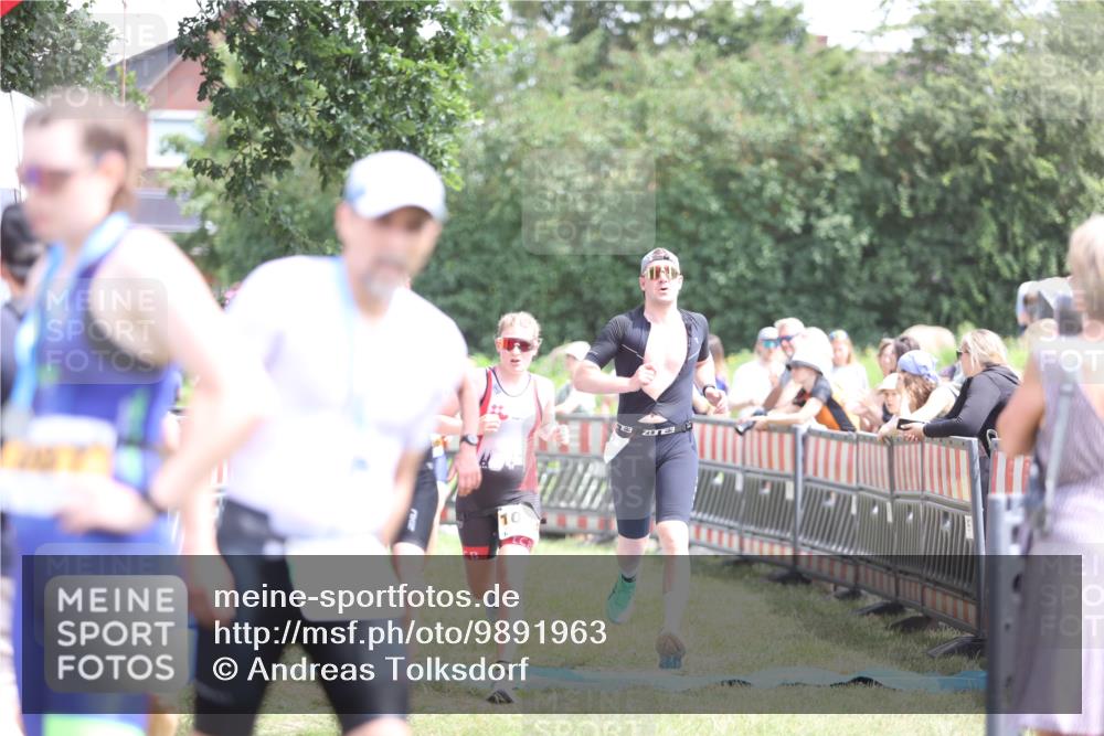 21.06.2026 - 29. Vierlanden-Triathlon Andreas Tolksdorf http://msf.ph/oto/9891963 21.06.2026 13:32:36 Ziel 683, 769, 986, 1003, 683, 769, 986, 1003 meine-sportfotos.de