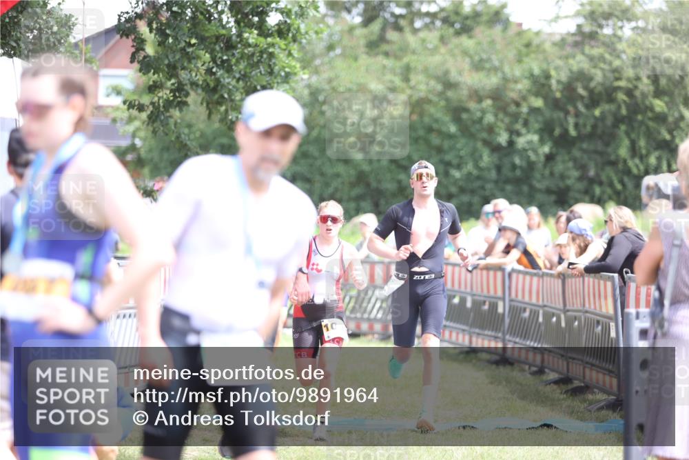 21.06.2026 - 29. Vierlanden-Triathlon Andreas Tolksdorf http://msf.ph/oto/9891964 21.06.2026 13:32:36 Ziel 683, 769, 986, 1003, 683, 769, 986, 1003 meine-sportfotos.de