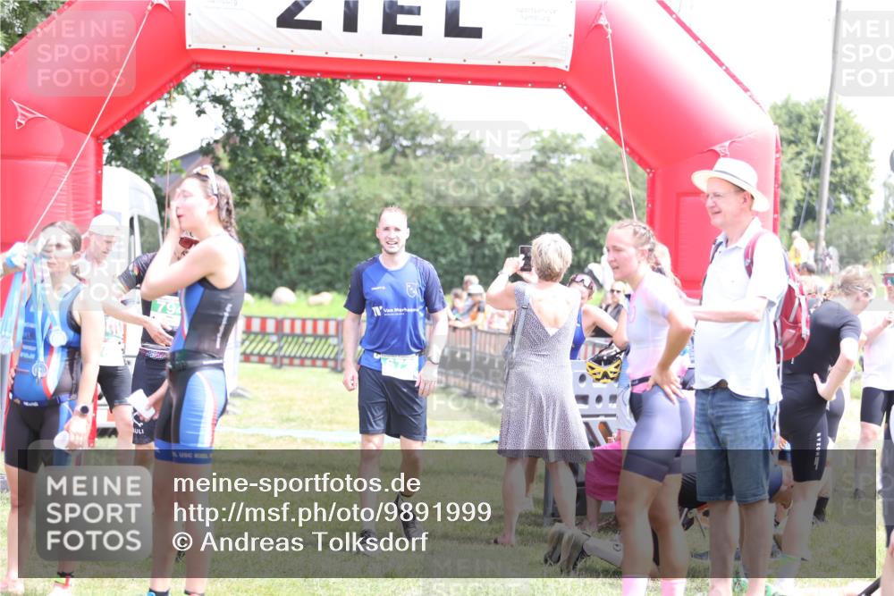 21.06.2026 - 29. Vierlanden-Triathlon Andreas Tolksdorf http://msf.ph/oto/9891999 21.06.2026 13:33:29 Ziel 59, 737, 776, 869, 59, 737, 776, 869 meine-sportfotos.de