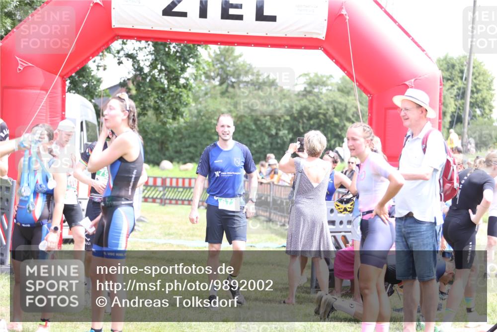 21.06.2026 - 29. Vierlanden-Triathlon Andreas Tolksdorf http://msf.ph/oto/9892002 21.06.2026 13:33:29 Ziel 59, 737, 776, 869, 59, 737, 776, 869 meine-sportfotos.de