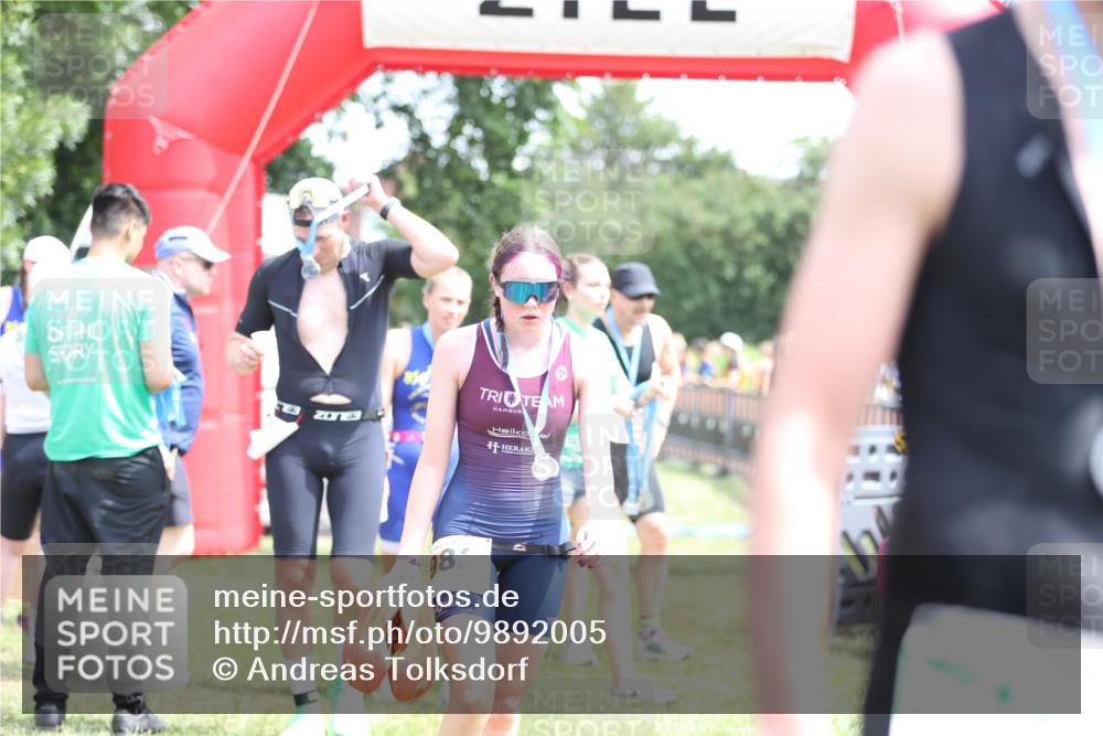 21.06.2026 - 29. Vierlanden-Triathlon Andreas Tolksdorf http://msf.ph/oto/9892005 21.06.2026 13:34:39 Ziel 171, 171 meine-sportfotos.de