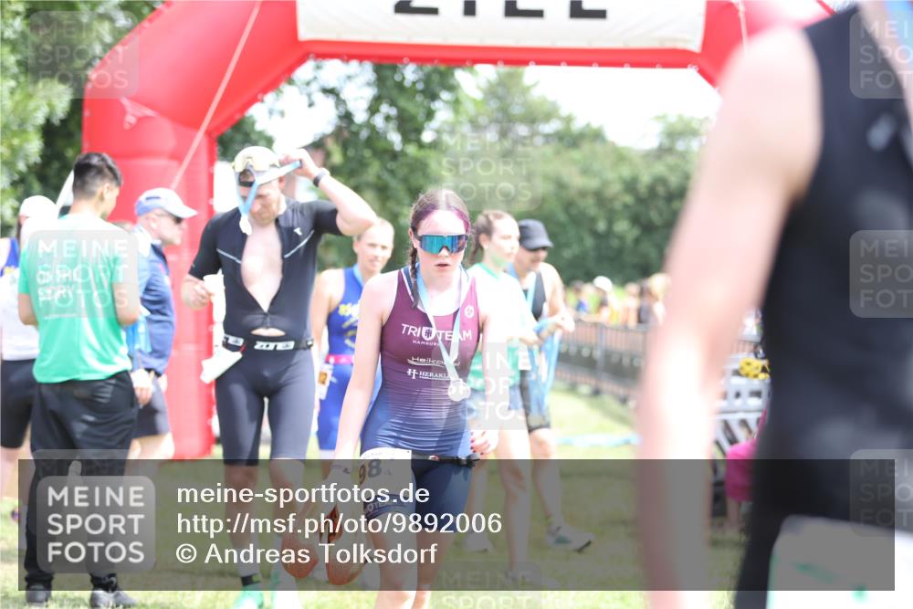 21.06.2026 - 29. Vierlanden-Triathlon Andreas Tolksdorf http://msf.ph/oto/9892006 21.06.2026 13:34:39 Ziel 171, 171 meine-sportfotos.de
