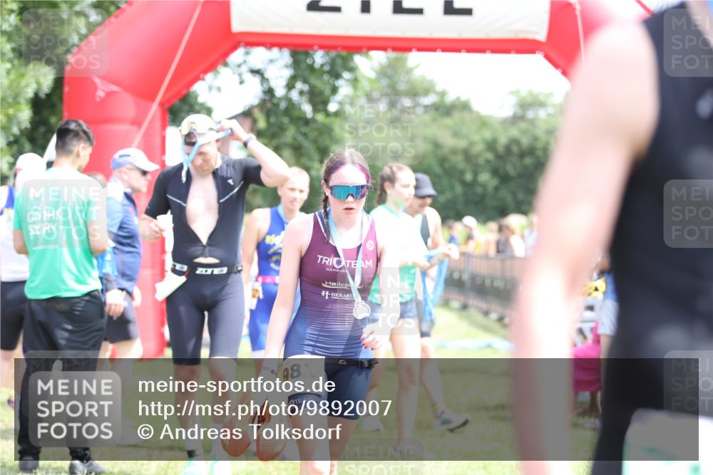21.06.2026 - 29. Vierlanden-Triathlon Andreas Tolksdorf http://msf.ph/oto/9892007 21.06.2026 13:34:39 Ziel 171, 171 meine-sportfotos.de