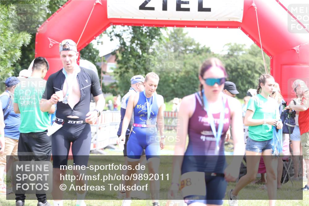 21.06.2026 - 29. Vierlanden-Triathlon Andreas Tolksdorf http://msf.ph/oto/9892011 21.06.2026 13:34:40 Ziel 171, 171 meine-sportfotos.de