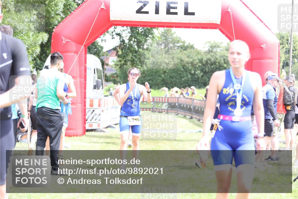 21.06.2026 - 29. Vierlanden-Triathlon Andreas Tolksdorf http://msf.ph/oto/9892021 21.06.2026 13:34:43 Ziel 171, 171 meine-sportfotos.de
