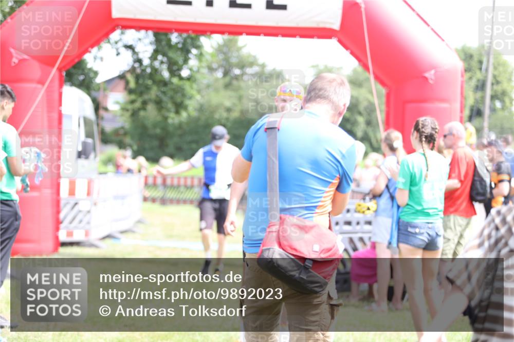 21.06.2026 - 29. Vierlanden-Triathlon Andreas Tolksdorf http://msf.ph/oto/9892023 21.06.2026 13:34:59 Ziel 664, 664 meine-sportfotos.de