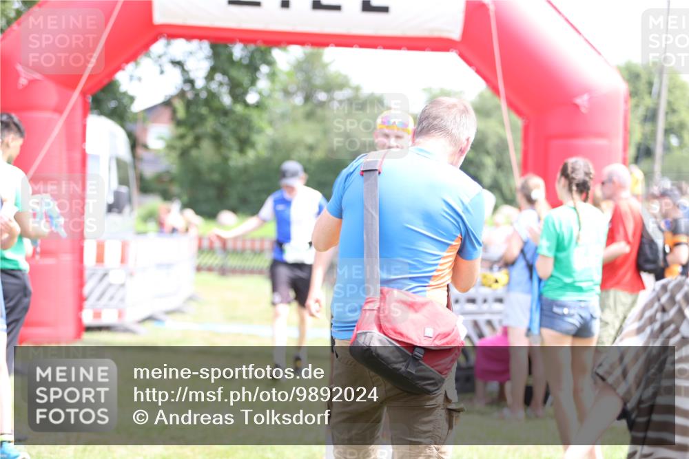 21.06.2026 - 29. Vierlanden-Triathlon Andreas Tolksdorf http://msf.ph/oto/9892024 21.06.2026 13:34:59 Ziel 664, 664 meine-sportfotos.de