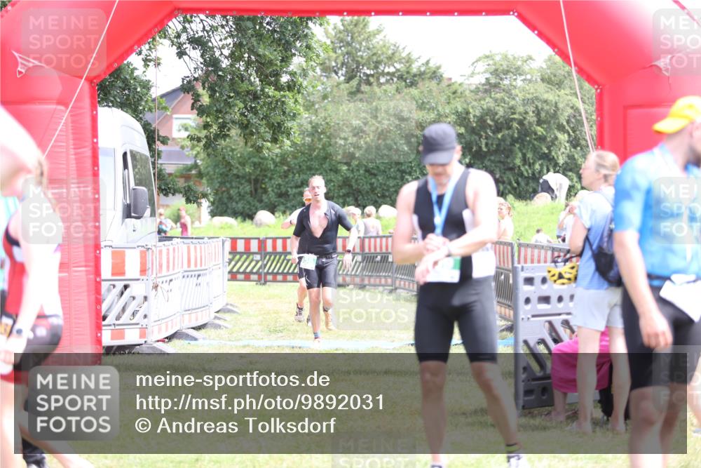 21.06.2026 - 29. Vierlanden-Triathlon Andreas Tolksdorf http://msf.ph/oto/9892031 21.06.2026 13:35:16 Ziel 658, 813, 658, 813 meine-sportfotos.de