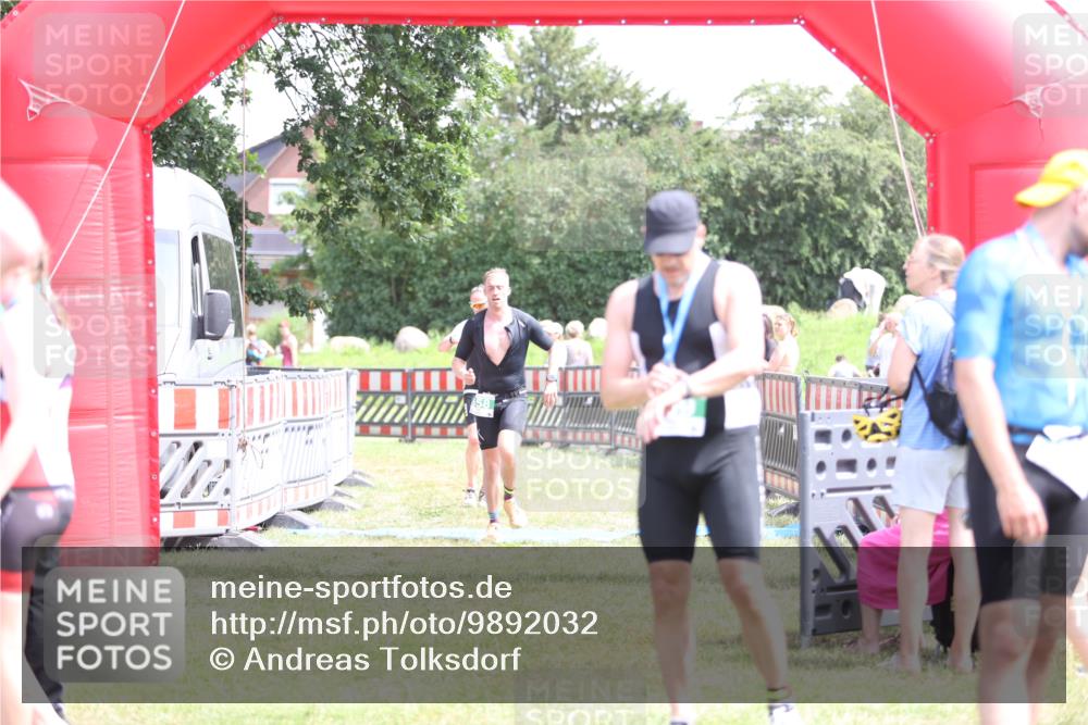 21.06.2026 - 29. Vierlanden-Triathlon Andreas Tolksdorf http://msf.ph/oto/9892032 21.06.2026 13:35:16 Ziel 658, 813, 658, 813 meine-sportfotos.de