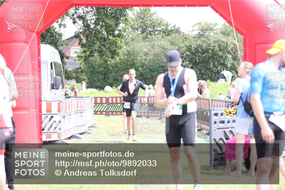 21.06.2026 - 29. Vierlanden-Triathlon Andreas Tolksdorf http://msf.ph/oto/9892033 21.06.2026 13:35:16 Ziel 658, 813, 658, 813 meine-sportfotos.de