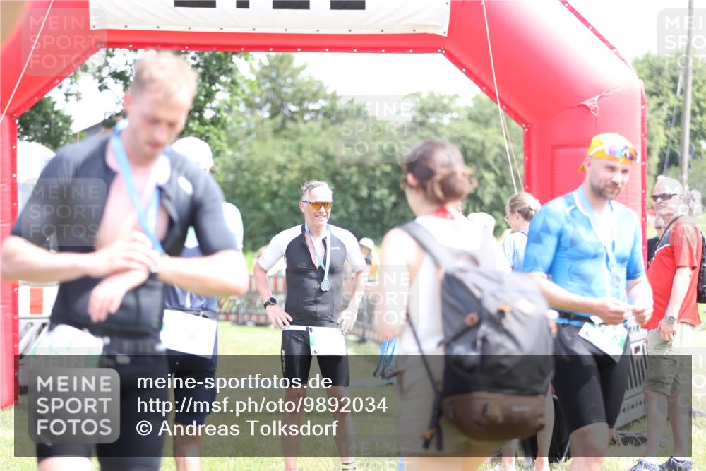 21.06.2026 - 29. Vierlanden-Triathlon Andreas Tolksdorf http://msf.ph/oto/9892034 21.06.2026 13:35:28 Ziel  meine-sportfotos.de