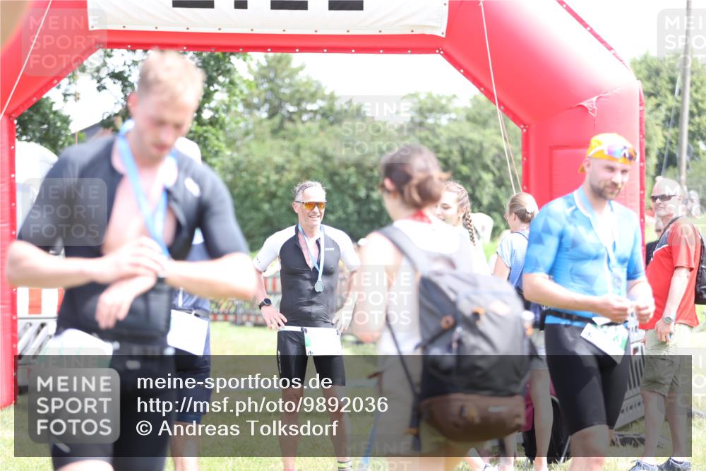 21.06.2026 - 29. Vierlanden-Triathlon Andreas Tolksdorf http://msf.ph/oto/9892036 21.06.2026 13:35:28 Ziel  meine-sportfotos.de
