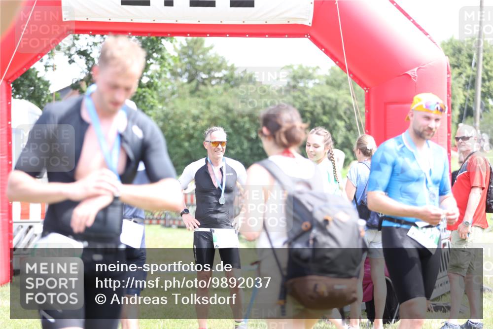 21.06.2026 - 29. Vierlanden-Triathlon Andreas Tolksdorf http://msf.ph/oto/9892037 21.06.2026 13:35:28 Ziel  meine-sportfotos.de