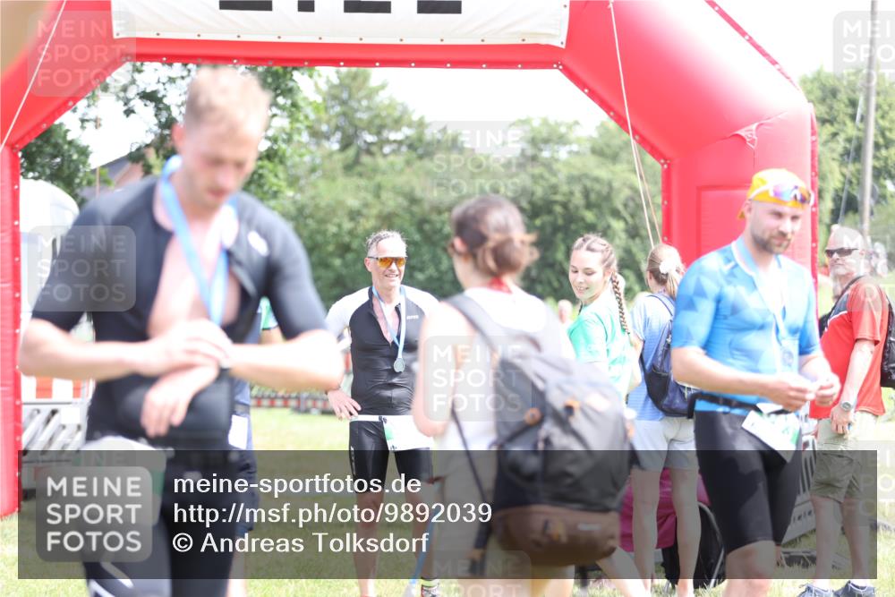 21.06.2026 - 29. Vierlanden-Triathlon Andreas Tolksdorf http://msf.ph/oto/9892039 21.06.2026 13:35:28 Ziel  meine-sportfotos.de