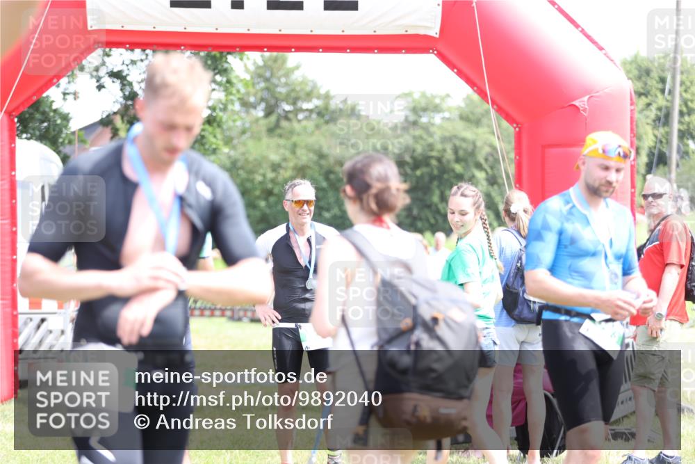 21.06.2026 - 29. Vierlanden-Triathlon Andreas Tolksdorf http://msf.ph/oto/9892040 21.06.2026 13:35:28 Ziel  meine-sportfotos.de