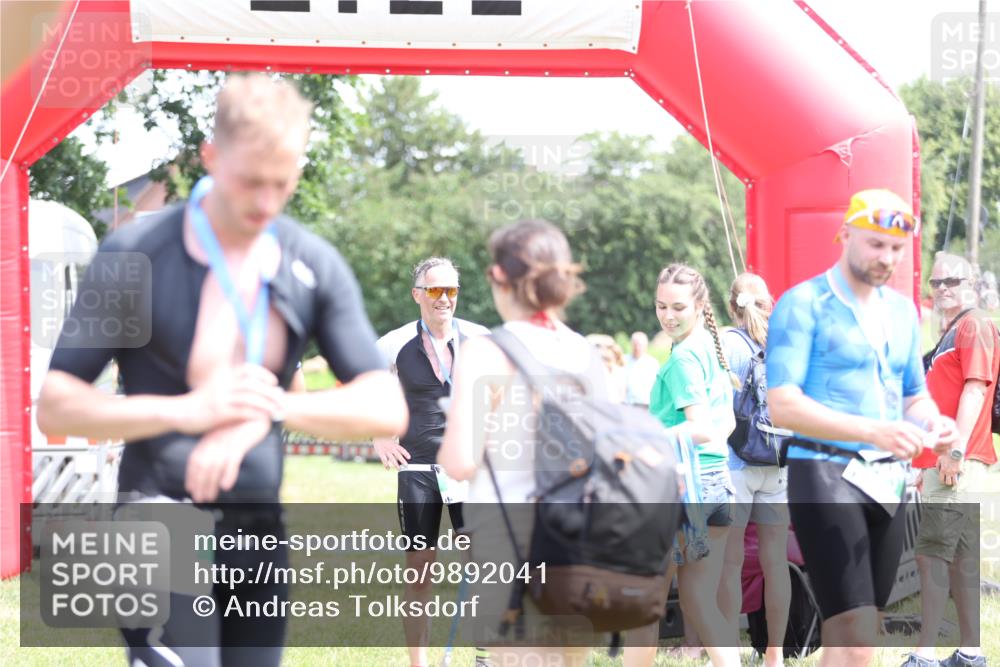 21.06.2026 - 29. Vierlanden-Triathlon Andreas Tolksdorf http://msf.ph/oto/9892041 21.06.2026 13:35:28 Ziel  meine-sportfotos.de