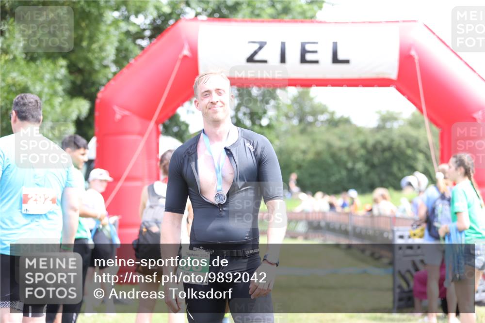 21.06.2026 - 29. Vierlanden-Triathlon Andreas Tolksdorf http://msf.ph/oto/9892042 21.06.2026 13:35:41 Ziel  meine-sportfotos.de