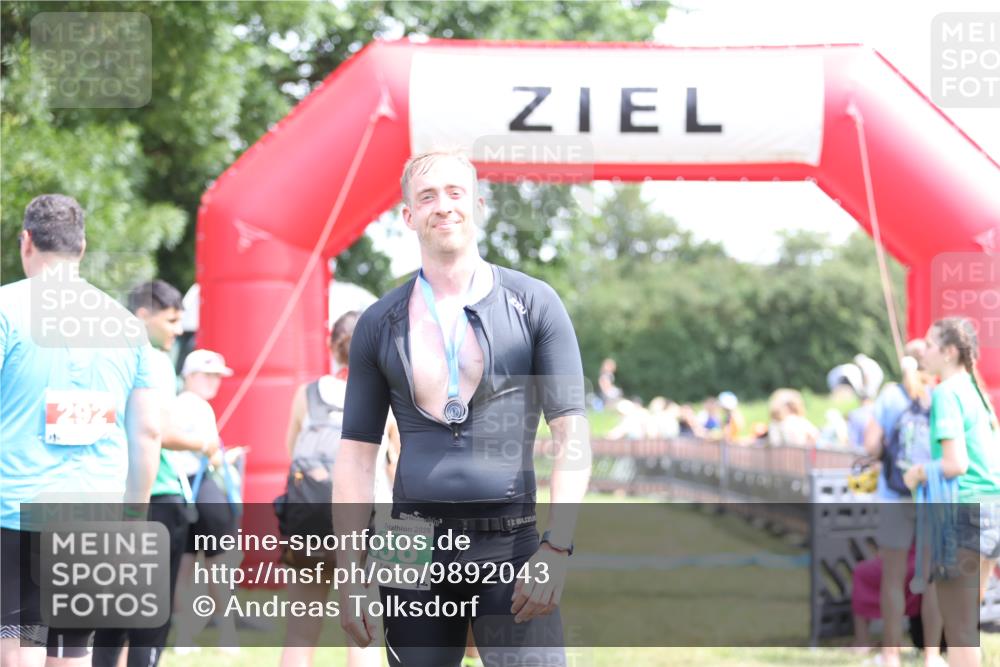 21.06.2026 - 29. Vierlanden-Triathlon Andreas Tolksdorf http://msf.ph/oto/9892043 21.06.2026 13:35:41 Ziel  meine-sportfotos.de