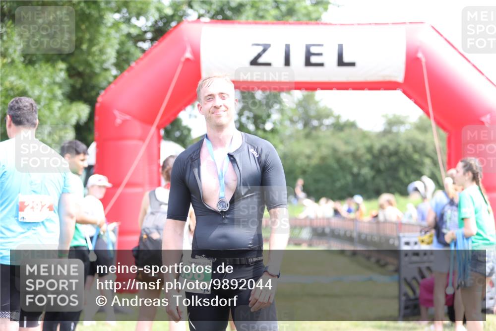 21.06.2026 - 29. Vierlanden-Triathlon Andreas Tolksdorf http://msf.ph/oto/9892044 21.06.2026 13:35:41 Ziel  meine-sportfotos.de