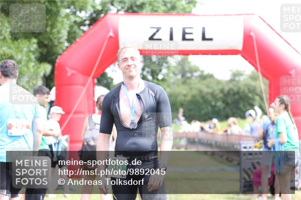 21.06.2026 - 29. Vierlanden-Triathlon Andreas Tolksdorf http://msf.ph/oto/9892045 21.06.2026 13:35:41 Ziel  meine-sportfotos.de
