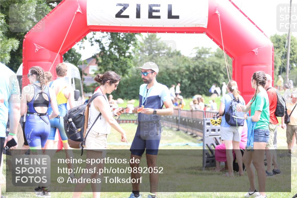 21.06.2026 - 29. Vierlanden-Triathlon Andreas Tolksdorf http://msf.ph/oto/9892052 21.06.2026 13:35:53 Ziel 278, 687, 723, 278, 687, 723 meine-sportfotos.de