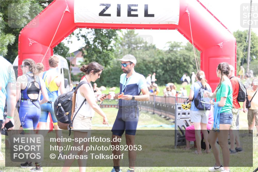 21.06.2026 - 29. Vierlanden-Triathlon Andreas Tolksdorf http://msf.ph/oto/9892053 21.06.2026 13:35:53 Ziel 278, 687, 723, 278, 687, 723 meine-sportfotos.de