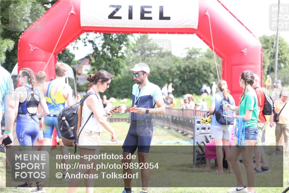 21.06.2026 - 29. Vierlanden-Triathlon Andreas Tolksdorf http://msf.ph/oto/9892054 21.06.2026 13:35:53 Ziel 278, 687, 723, 278, 687, 723 meine-sportfotos.de