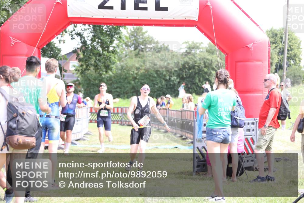 21.06.2026 - 29. Vierlanden-Triathlon Andreas Tolksdorf http://msf.ph/oto/9892059 21.06.2026 13:35:59 Ziel 153, 278, 687, 723, 153, 278, 687, 723 meine-sportfotos.de