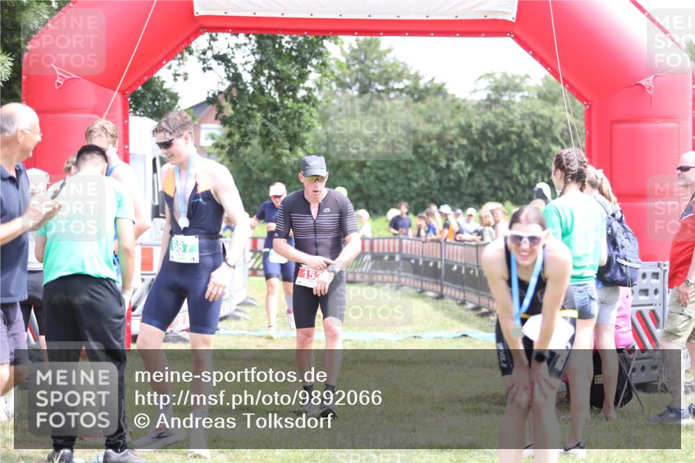 21.06.2026 - 29. Vierlanden-Triathlon Andreas Tolksdorf http://msf.ph/oto/9892066 21.06.2026 13:36:14 Ziel 5, 845, 5, 845 meine-sportfotos.de
