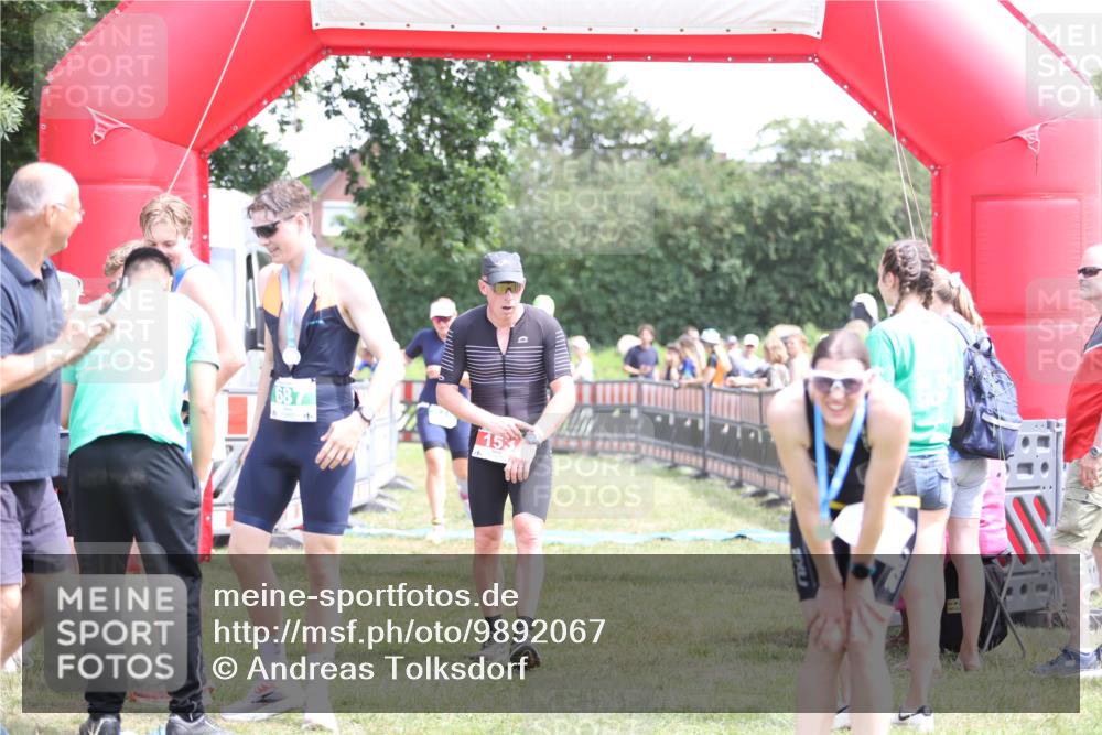 21.06.2026 - 29. Vierlanden-Triathlon Andreas Tolksdorf http://msf.ph/oto/9892067 21.06.2026 13:36:14 Ziel 5, 845, 5, 845 meine-sportfotos.de