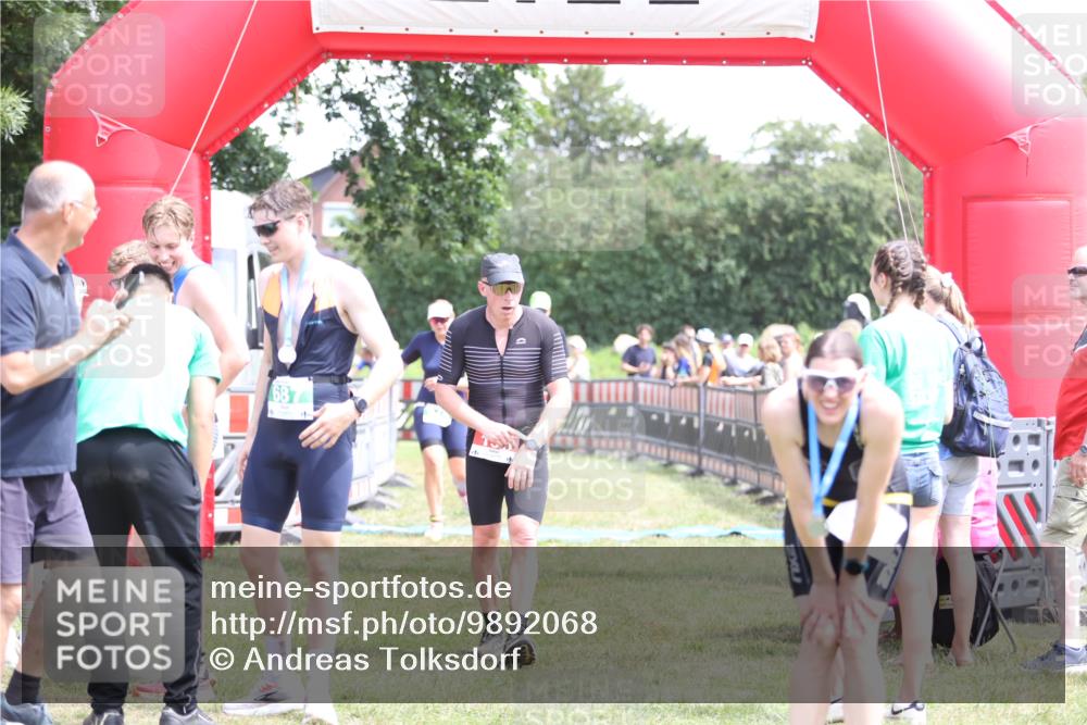 21.06.2026 - 29. Vierlanden-Triathlon Andreas Tolksdorf http://msf.ph/oto/9892068 21.06.2026 13:36:14 Ziel 5, 845, 5, 845 meine-sportfotos.de