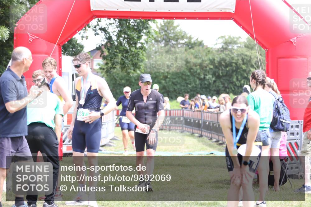 21.06.2026 - 29. Vierlanden-Triathlon Andreas Tolksdorf http://msf.ph/oto/9892069 21.06.2026 13:36:14 Ziel 5, 845, 5, 845 meine-sportfotos.de
