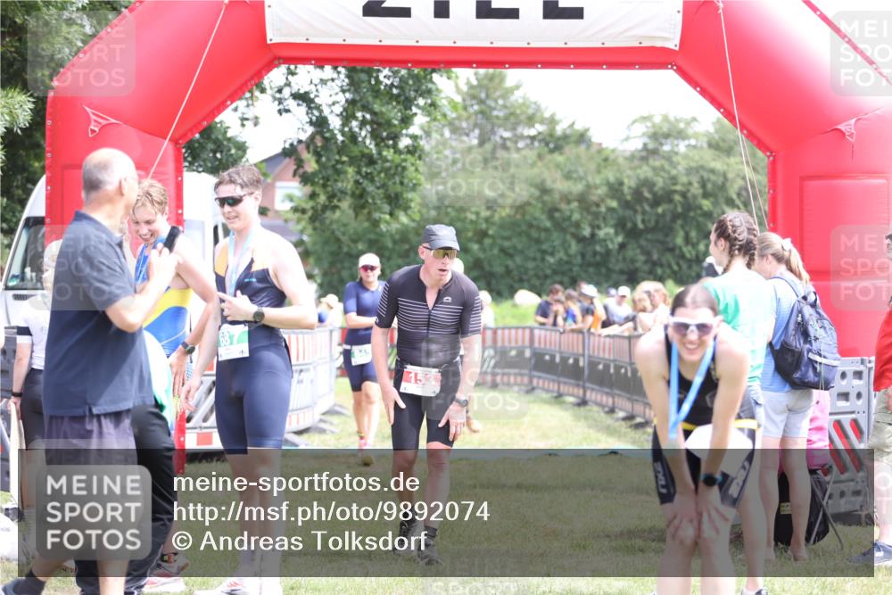 21.06.2026 - 29. Vierlanden-Triathlon Andreas Tolksdorf http://msf.ph/oto/9892074 21.06.2026 13:36:14 Ziel 5, 845, 5, 845 meine-sportfotos.de