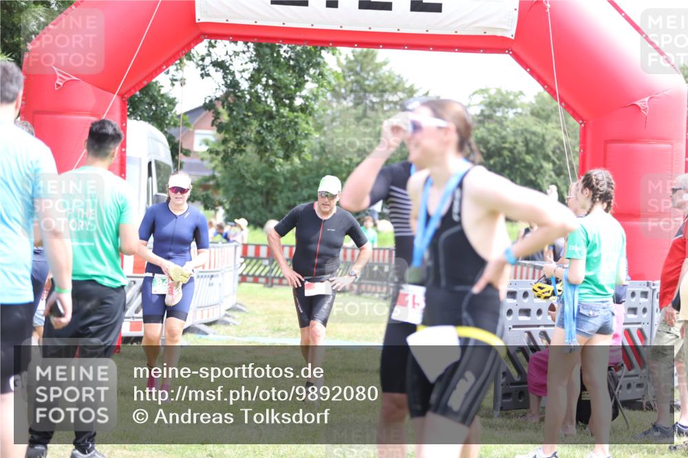 21.06.2026 - 29. Vierlanden-Triathlon Andreas Tolksdorf http://msf.ph/oto/9892080 21.06.2026 13:36:22 Ziel  meine-sportfotos.de