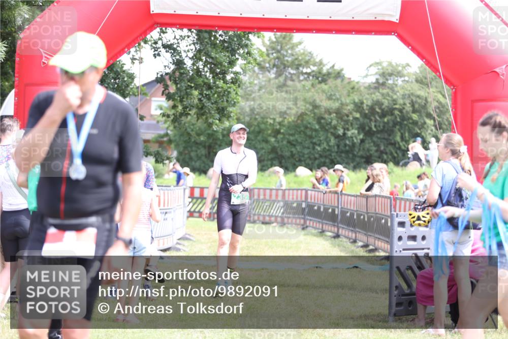 21.06.2026 - 29. Vierlanden-Triathlon Andreas Tolksdorf http://msf.ph/oto/9892091 21.06.2026 13:36:40 Ziel 735, 783, 735, 783 meine-sportfotos.de