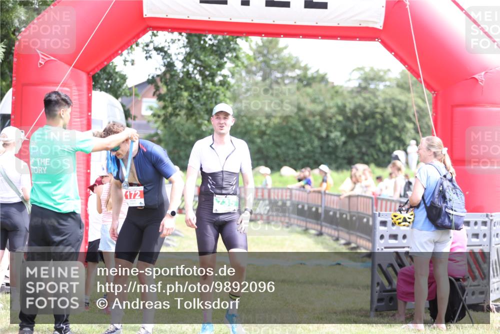 21.06.2026 - 29. Vierlanden-Triathlon Andreas Tolksdorf http://msf.ph/oto/9892096 21.06.2026 13:36:44 Ziel  meine-sportfotos.de